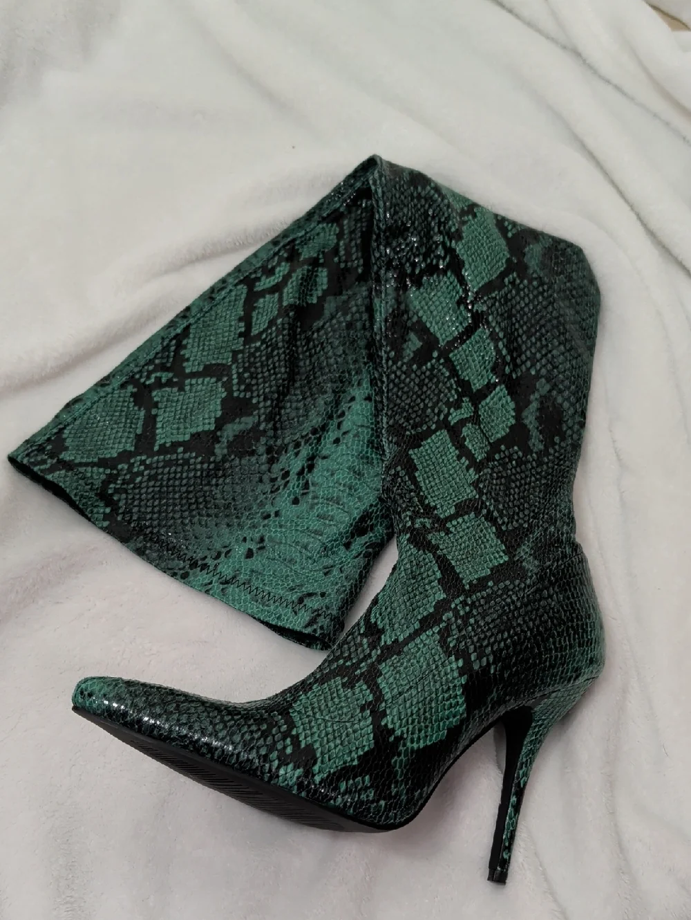 Green Snake-Print Thigh High Heeled Boots - Picture 4 of 12